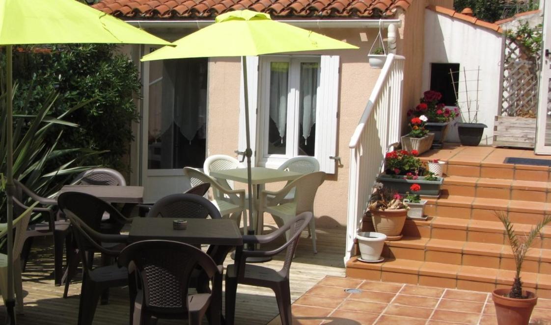 Hotel & Cantine De La Plage Les Sables-d'Olonne Exterior photo